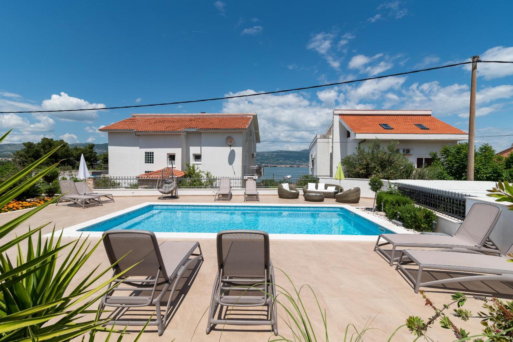 Apartments Brico - Heated Pool Trogir Exteriör bild
