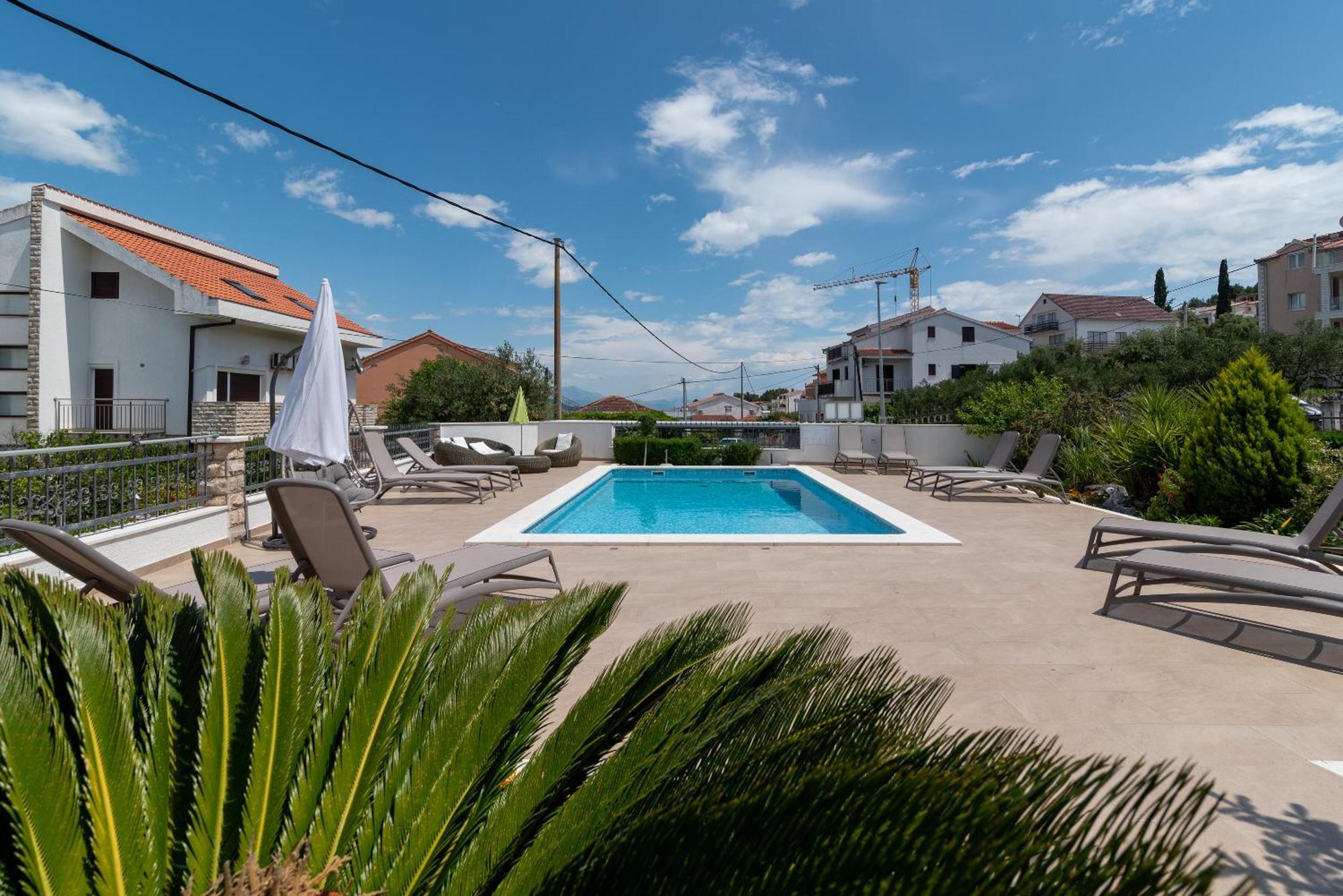 Apartments Brico - Heated Pool Trogir Exteriör bild