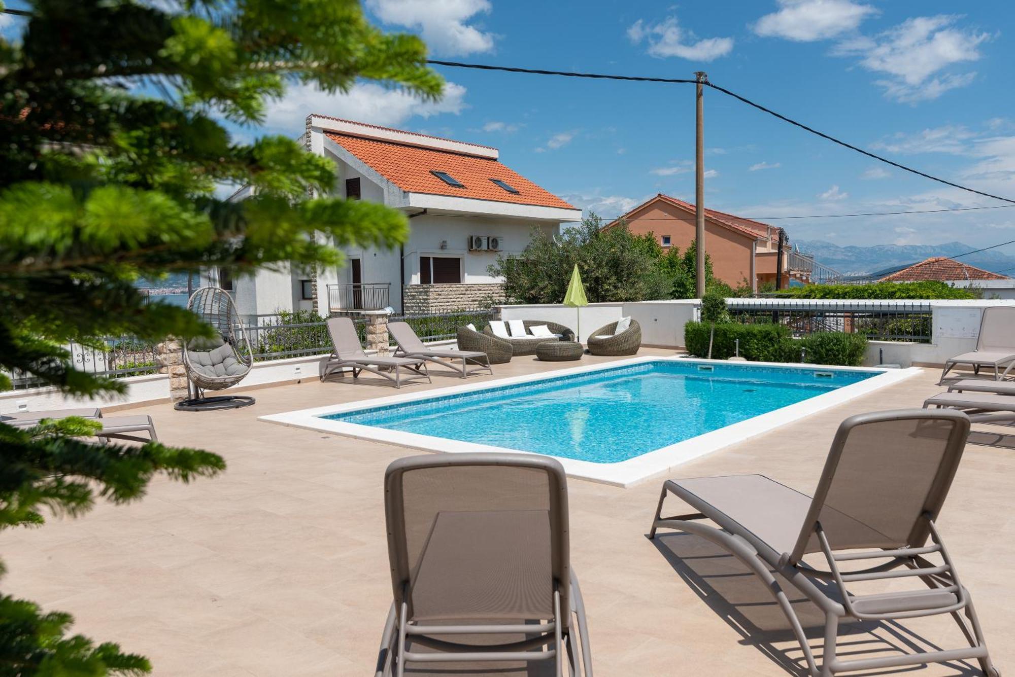 Apartments Brico - Heated Pool Trogir Exteriör bild